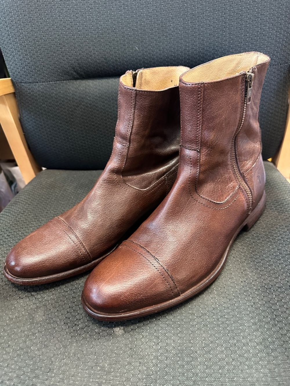Men’s Frye leather short boots size 9.5 excellent condition full leather!